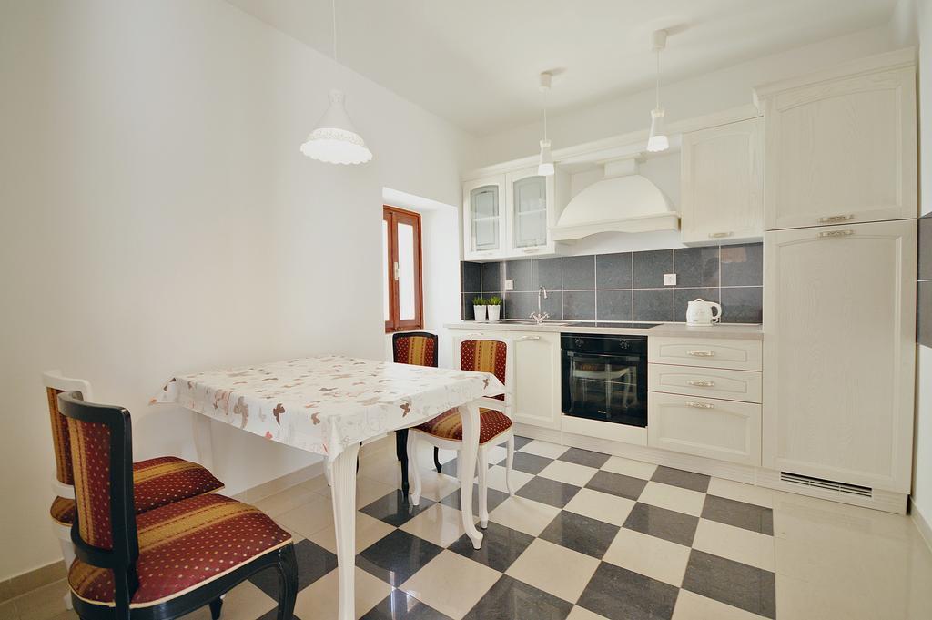 Kairos Apartment *